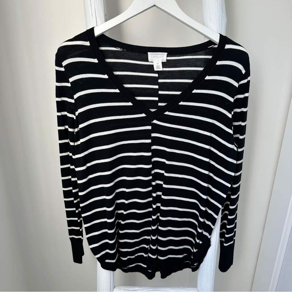 Caslon Black & White Striped Lightweight Knit V Neck Sweater Size XS